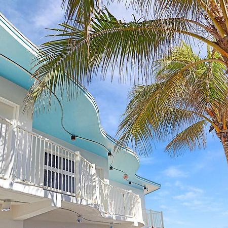 Ocean Treasure Beachside Suites Lauderdale-by-the-Sea Exterior photo