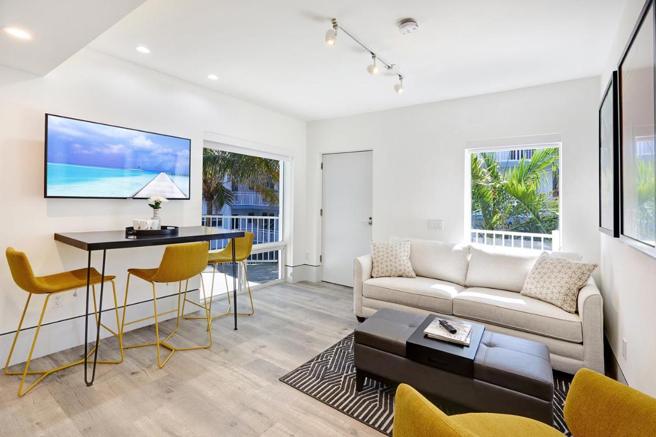 Ocean Treasure Beachside Suites Lauderdale-by-the-Sea Exterior photo